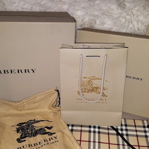 BURBERRY AUTHENTIC NEW BAGS - Picture 3 of 6